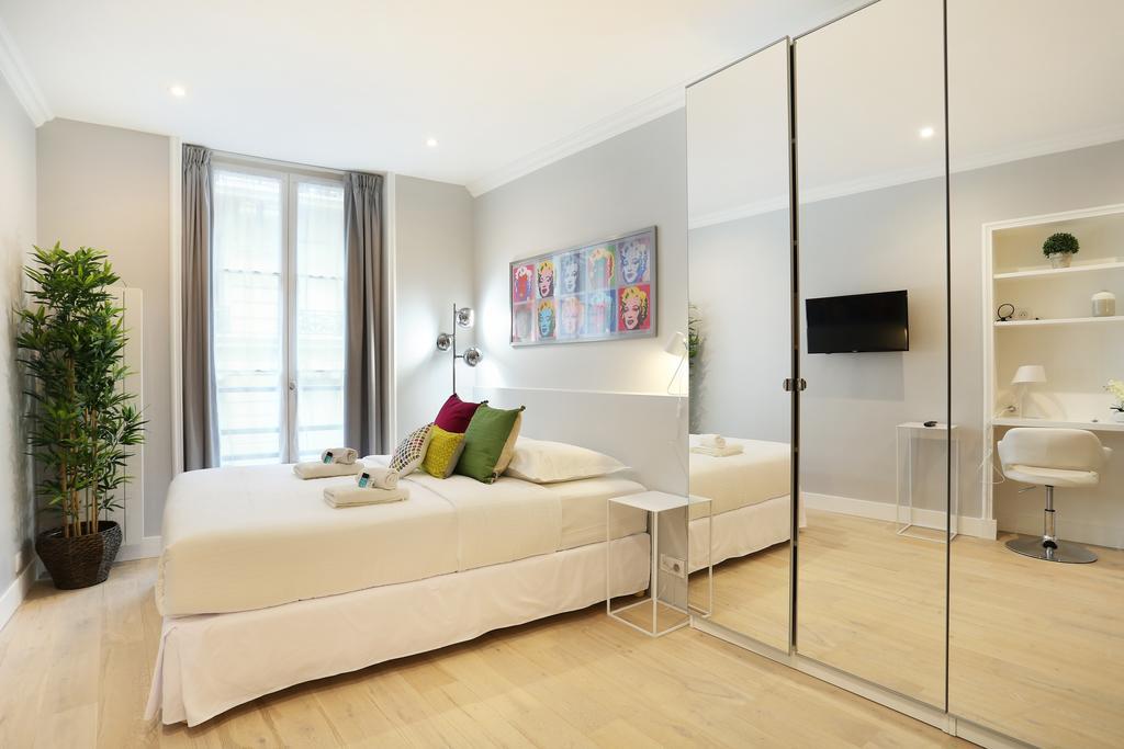 Rent A Room - Residence Blanche Paris Exterior photo